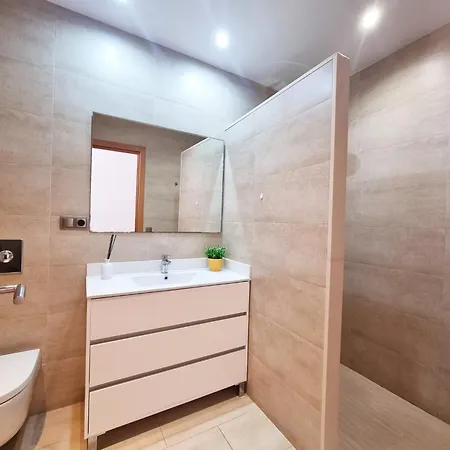 Centrally Located In L Escala Apartment *