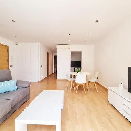 Centrally Located In L Escala L'Escala